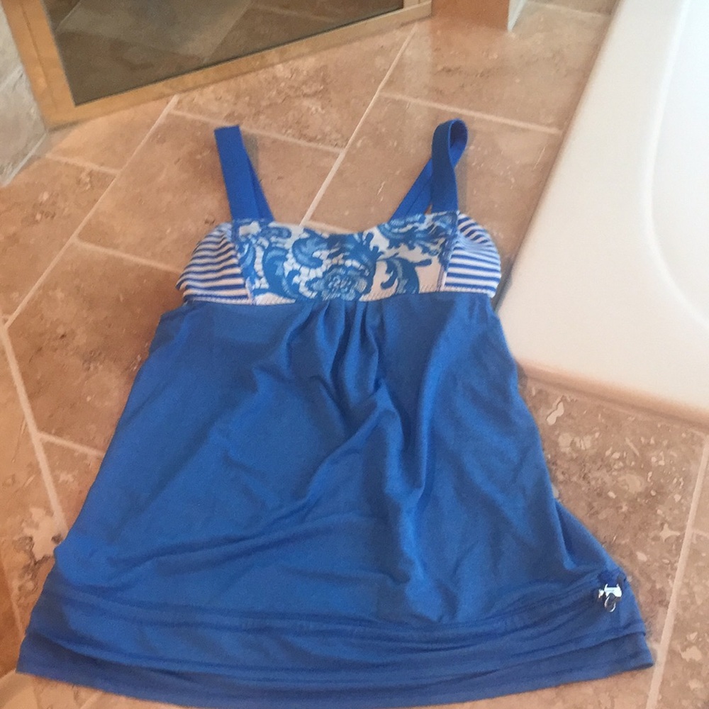Lululemon no limits tank blue paisley size 4